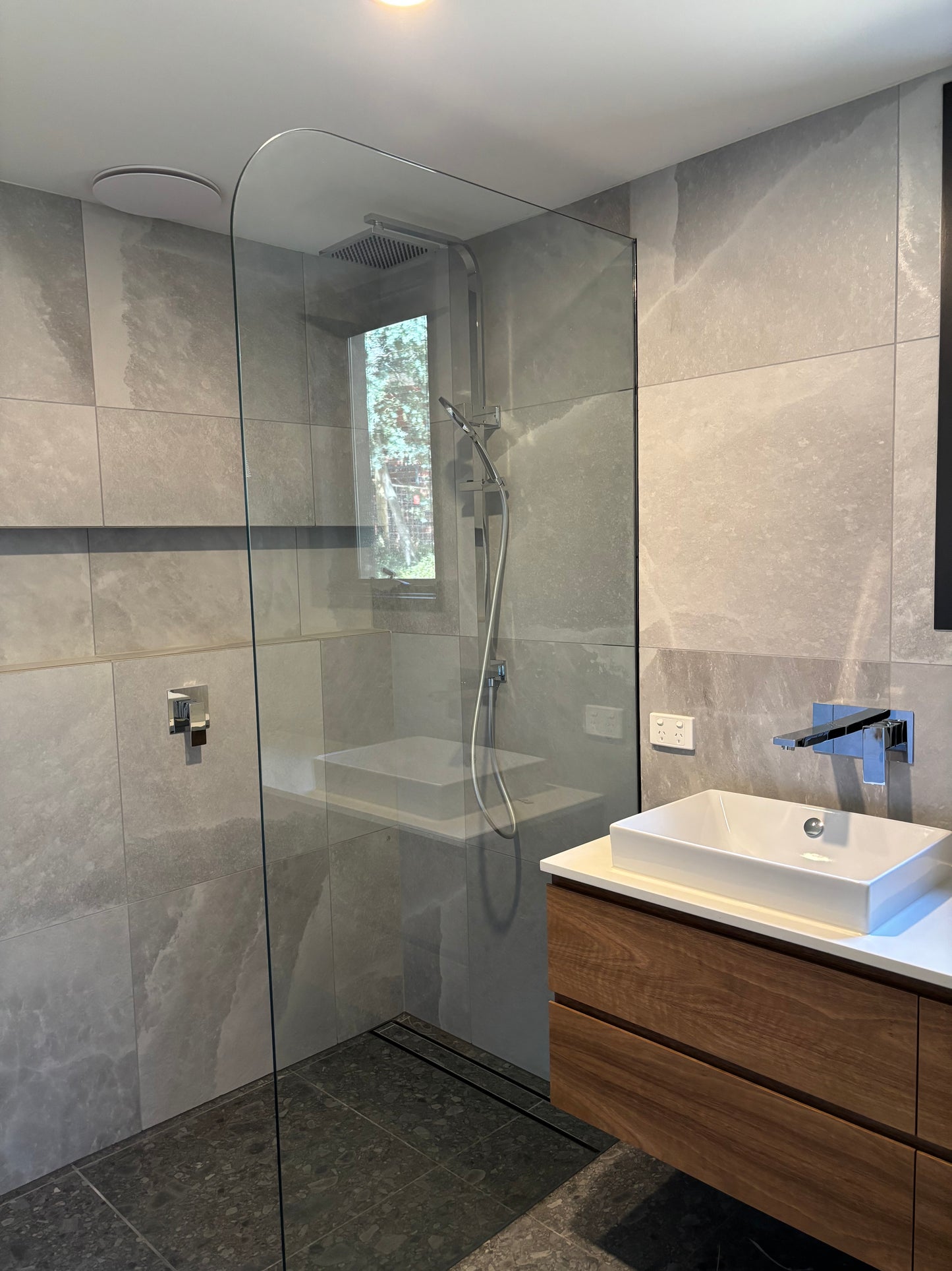 Clear glass shower panel - radius corner - 1000mm wide